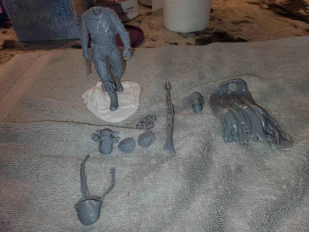 Mandalorian with child - unpainted - 3d printed figurine - collectable - statue